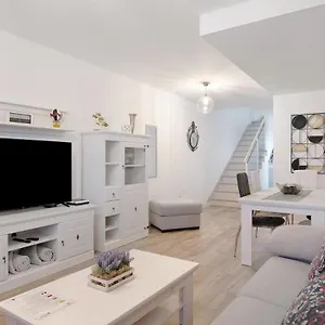 https://casa-reguemar-1.in-canary-islands.com