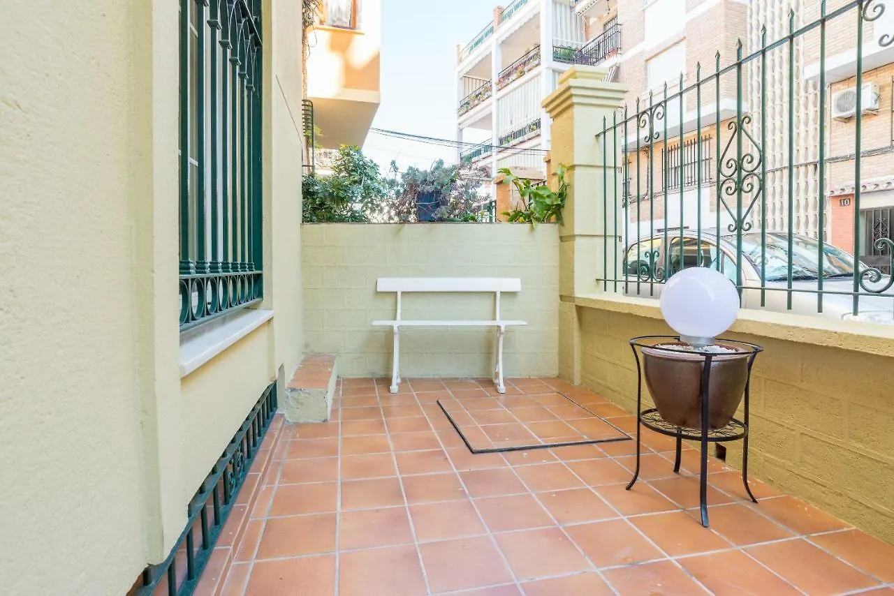 Gr0-Quiet Apartment, Private Backyard, Walk To Old Town 马拉加