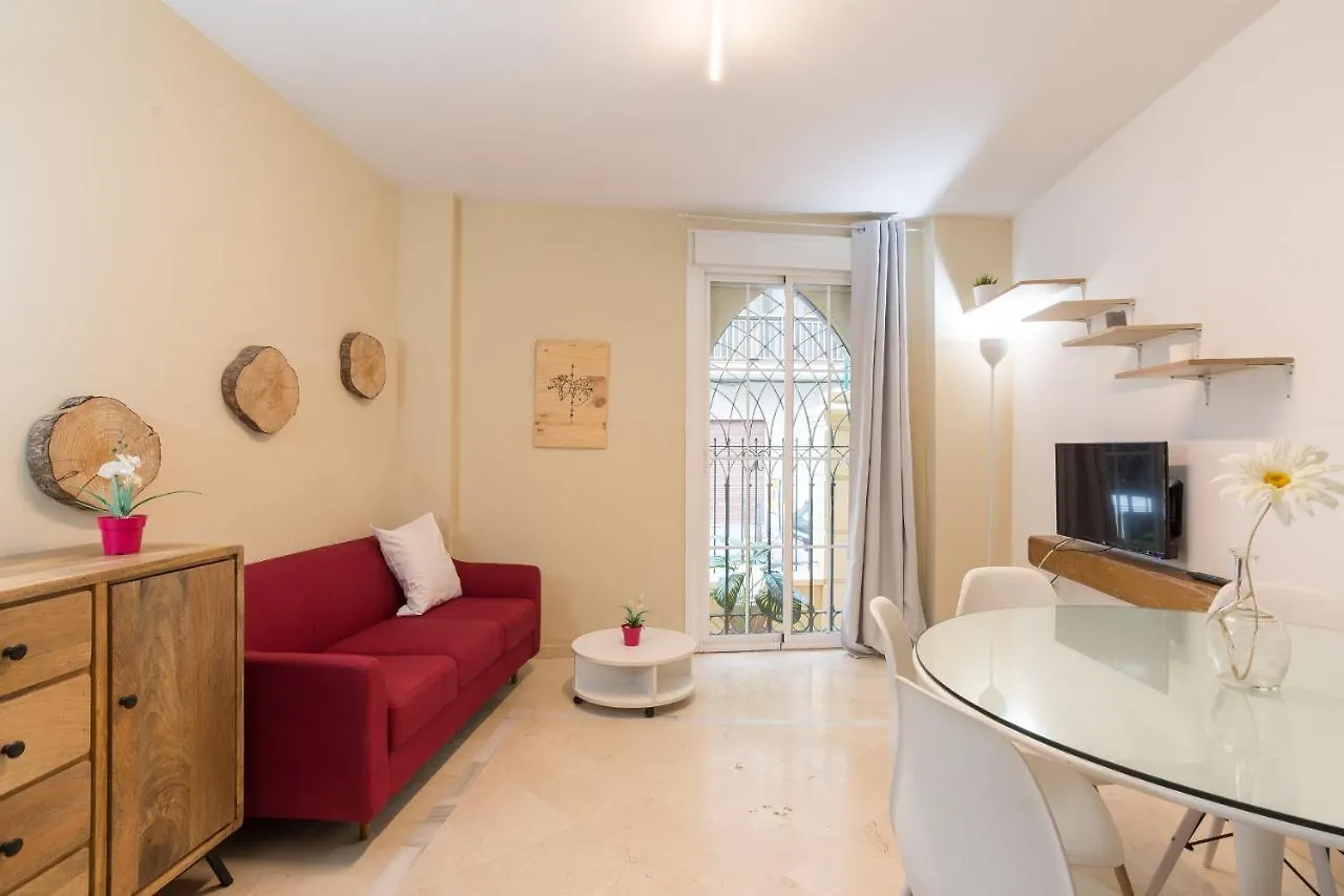 Gr0-Quiet Apartment, Private Backyard, Walk To Old Town 马拉加 0*,  西班牙